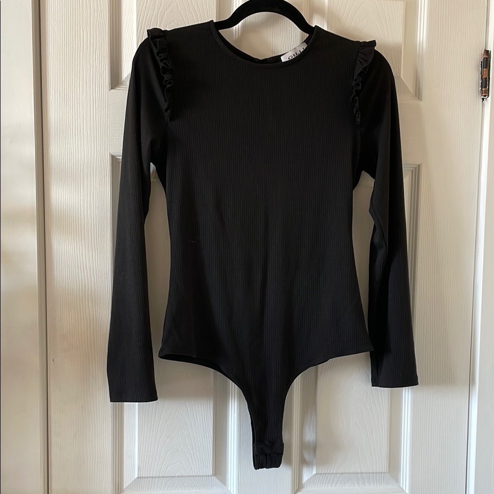 NWOT Gilli black ribbed long sleeve bodysuit ruffle